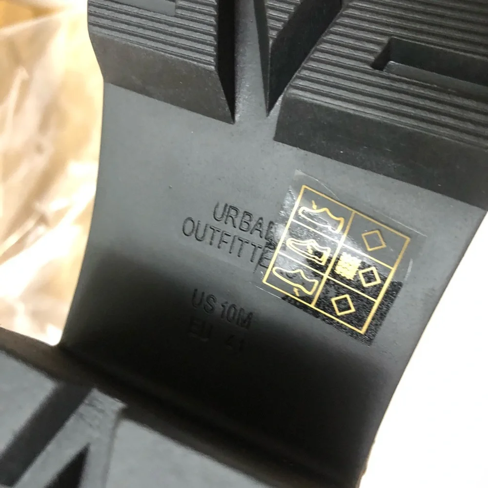 NWT Urban Outfitters Chloe Chelsea Timeless boot (10) - Picture 11 of 12